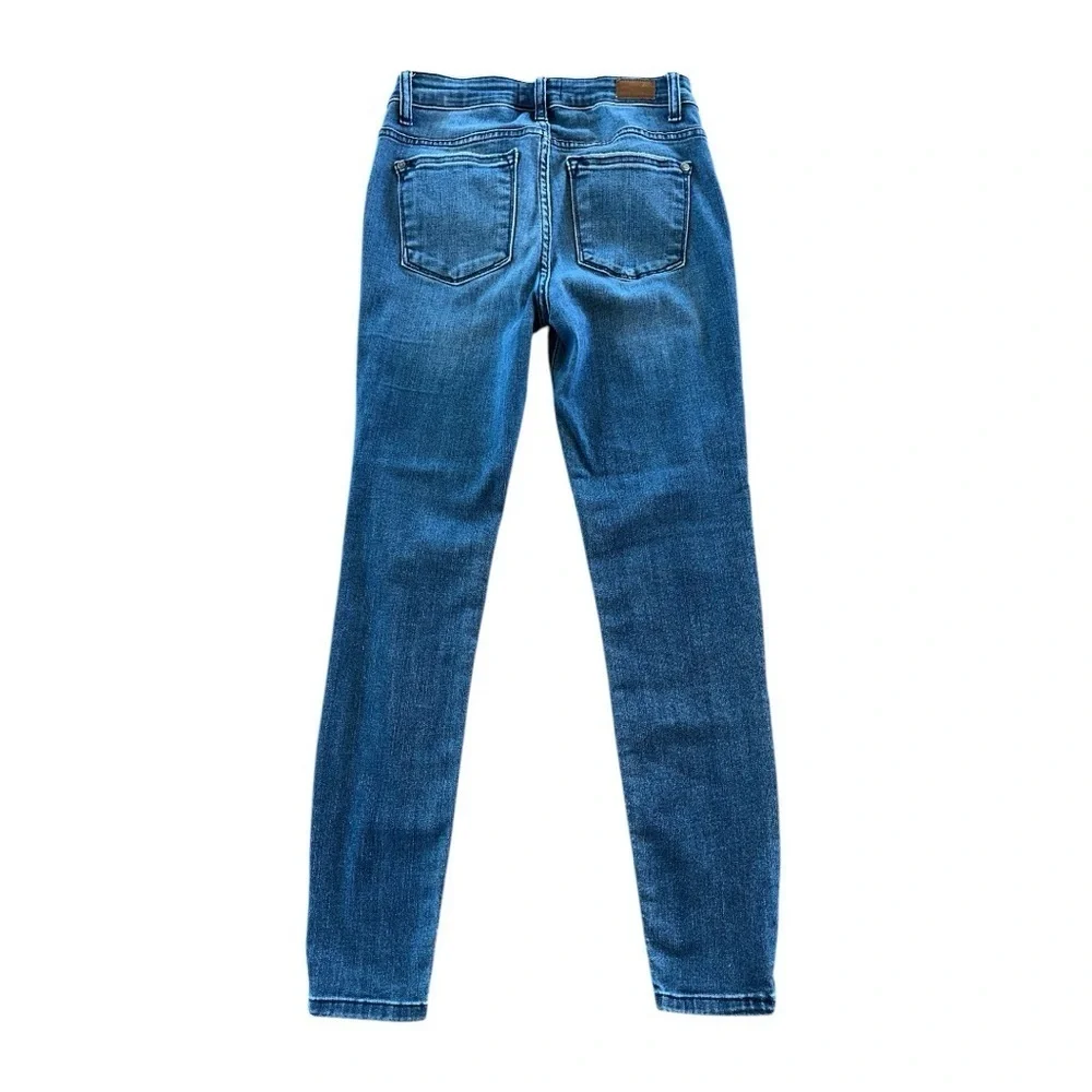 Judy Blue women’s blue distressed skinny jeans size 27